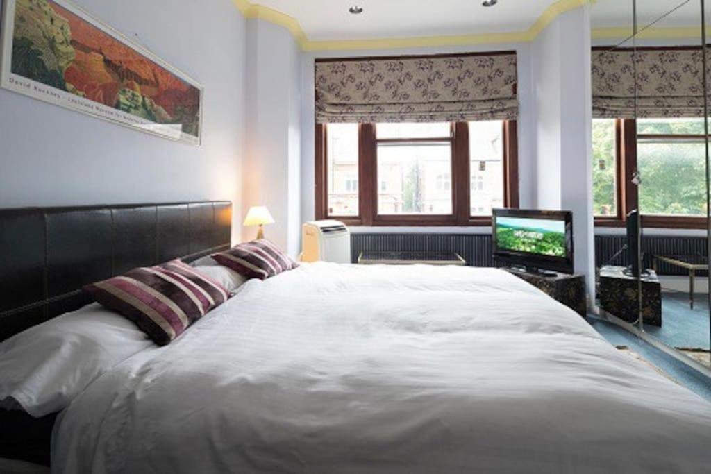 Stunning Three Bed In West Hampstead Apartment Лондон Екстериор снимка