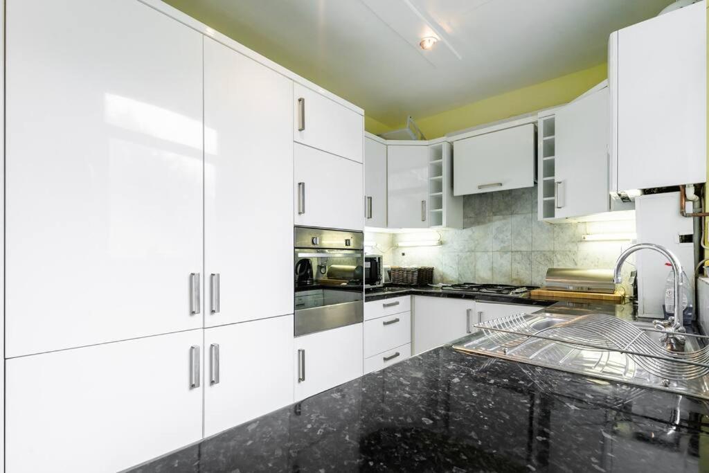 Stunning Three Bed In West Hampstead Apartment Лондон Екстериор снимка